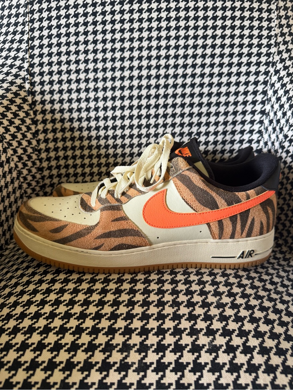 Nike Air Force One Low - Sneakers — Cream, Orange & Brown Tiger Pattern